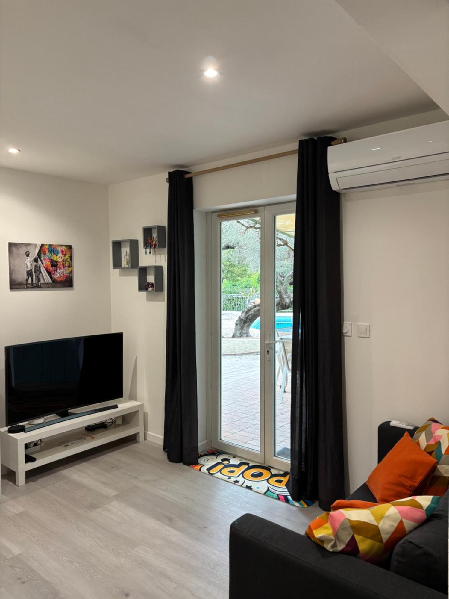 La Cigaliere 1 Charmant T1 Bis Avec Terrasse Dans Villa Sollies-Ville 외부 사진